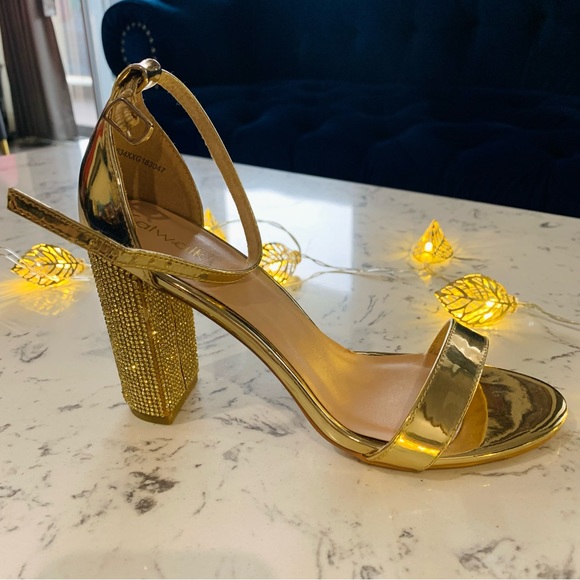 ✨ CATWALK Shimmery Golden Heels 👠 - Picture 11 of 11